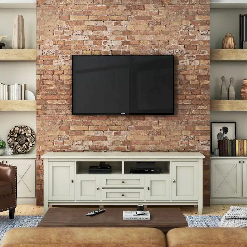 Meuble TV WYNDENHALL Norfolk en bois massif, 183 cm de large, pour téléviseurs jusqu'à 203 cm (80 pouces) - Dimensions : 183 cm (L) x 44,5 cm (P) x 66 cm (H)