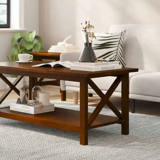 Table basse classique de style campagnard en bois massif