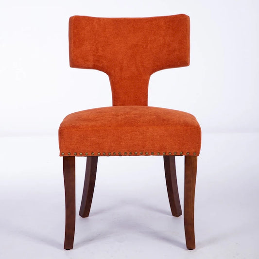Ensemble de 2 chaises de salle à manger, assise rembourrée en lin, dossier incurvé orné de clous en cuivre, structure en bois massif.