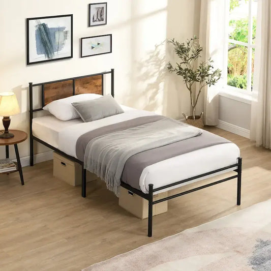 Lit plateforme en métal avec tête de lit décorative en panneaux de bois