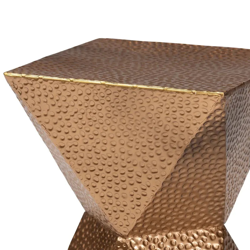 Table d'appoint Pacey en métal texturé - Table d'appoint géométrique dorée avec silhouette en forme de sablier pour une utilisation intérieure ou semi-extérieure