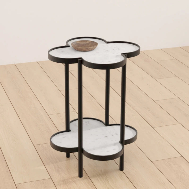 Table d'appoint Chloé, plateau en marbre blanc véritable en forme de trèfle, structure en fer noir