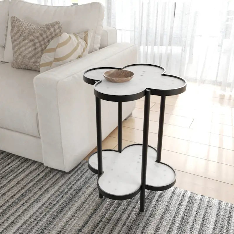 Table d'appoint Chloé, plateau en marbre blanc véritable en forme de trèfle, structure en fer noir