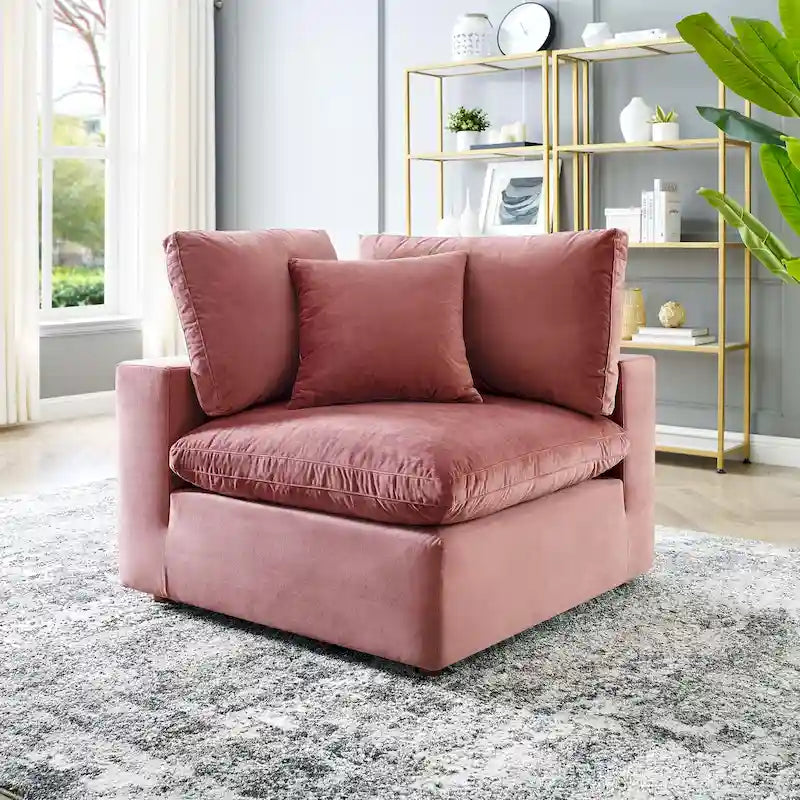 Fauteuil d'angle Commix en velours performant, rembourré de duvet et ultra-confortable