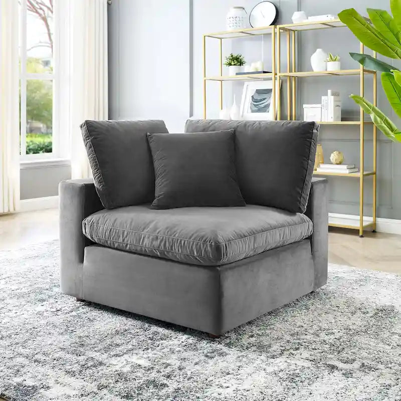 Fauteuil d'angle Commix en velours performant, rembourré de duvet et ultra-confortable