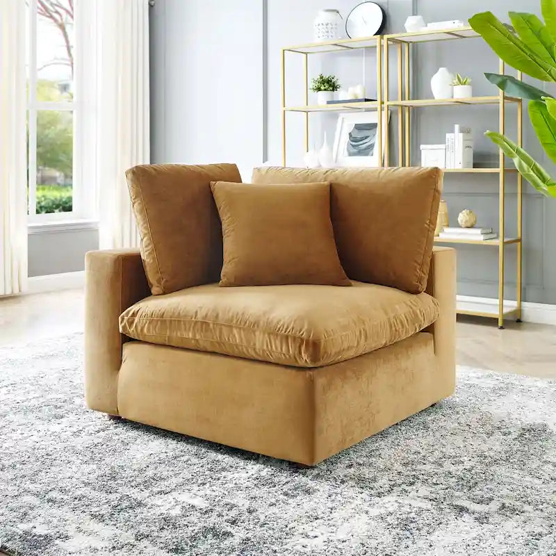 Fauteuil d'angle Commix en velours performant, rembourré de duvet et ultra-confortable