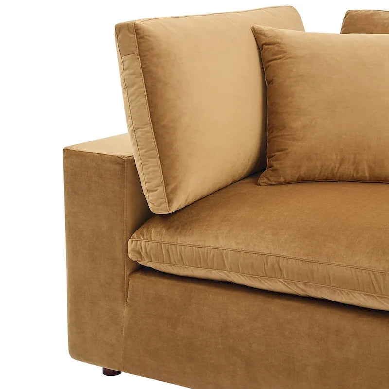 Fauteuil d'angle Commix en velours performant, rembourré de duvet et ultra-confortable