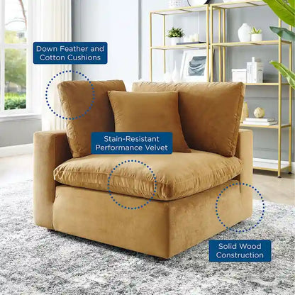 Fauteuil d'angle Commix en velours performant, rembourré de duvet et ultra-confortable