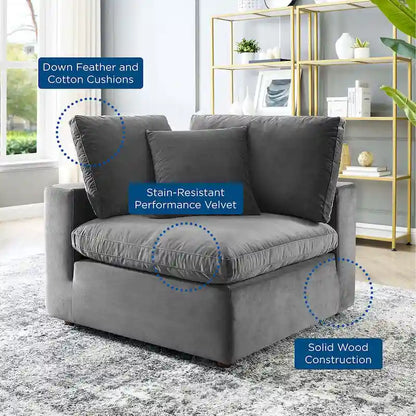 Fauteuil d'angle Commix en velours performant, rembourré de duvet et ultra-confortable