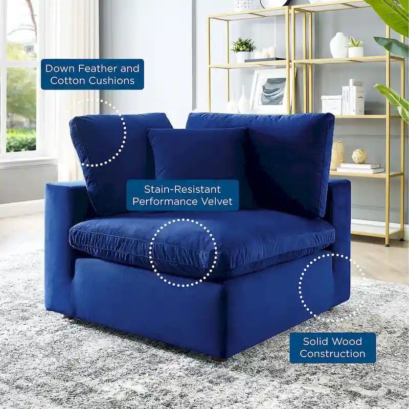 Fauteuil d'angle Commix en velours performant, rembourré de duvet et ultra-confortable