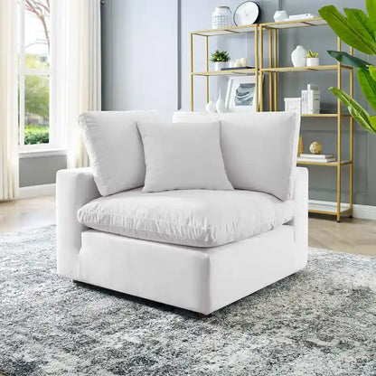 Fauteuil d'angle Commix en velours performant, rembourré de duvet et ultra-confortable