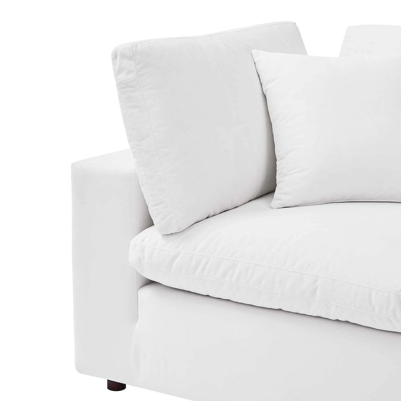 Fauteuil d'angle Commix en velours performant, rembourré de duvet et ultra-confortable