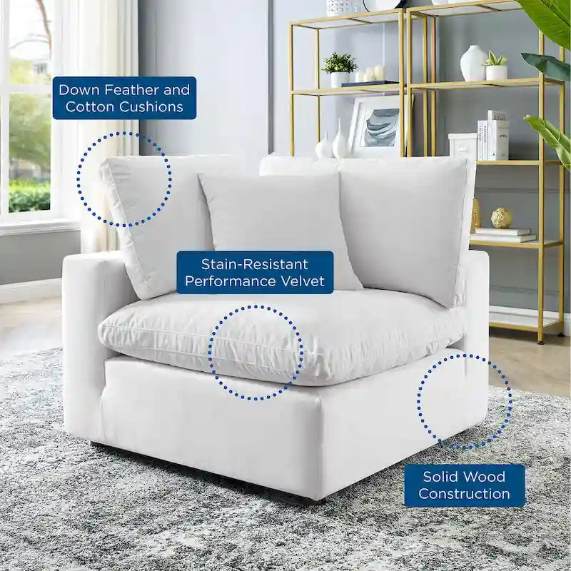 Fauteuil d'angle Commix en velours performant, rembourré de duvet et ultra-confortable