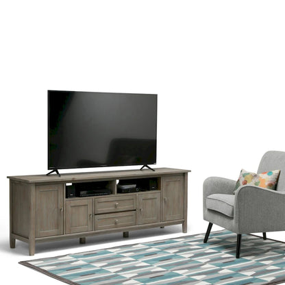 Meuble TV WYNDENHALL Norfolk en bois massif, 183 cm de large, pour téléviseurs jusqu'à 203 cm (80 pouces) - Dimensions : 183 cm (L) x 44,5 cm (P) x 66 cm (H)