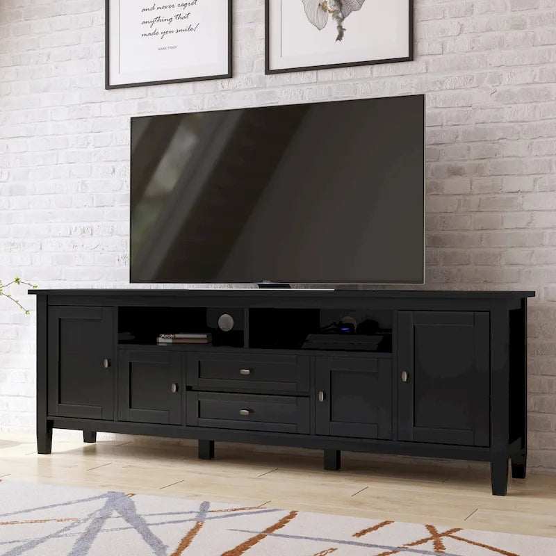 Meuble TV WYNDENHALL Norfolk en bois massif, 183 cm de large, pour téléviseurs jusqu'à 203 cm (80 pouces) - Dimensions : 183 cm (L) x 44,5 cm (P) x 66 cm (H)