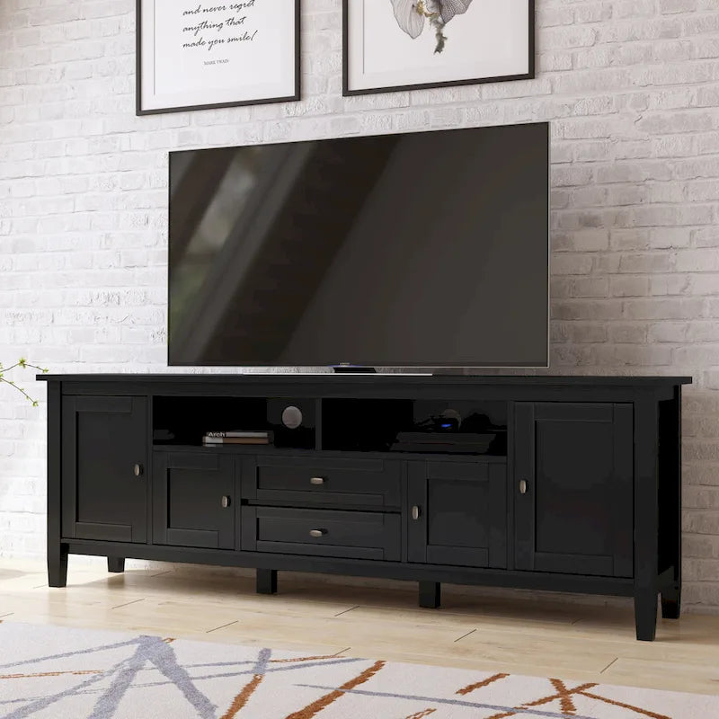 Meuble TV WYNDENHALL Norfolk en bois massif, 183 cm de large, pour téléviseurs jusqu'à 203 cm (80 pouces) - Dimensions : 183 cm (L) x 44,5 cm (P) x 66 cm (H)