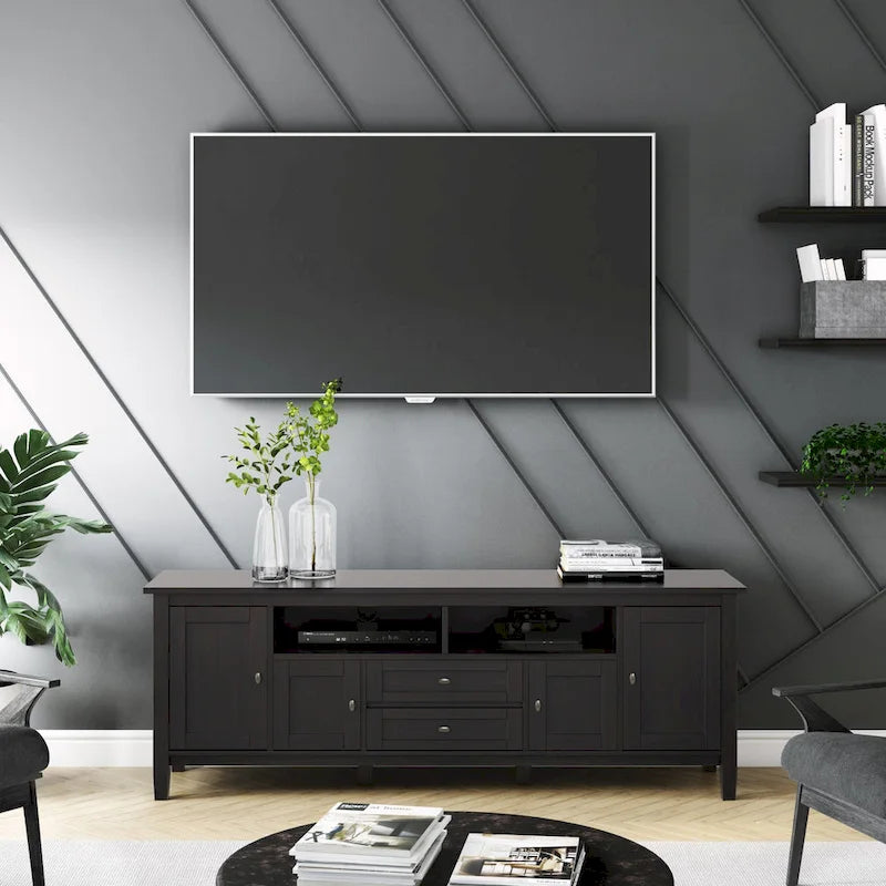 Meuble TV WYNDENHALL Norfolk en bois massif, 183 cm de large, pour téléviseurs jusqu'à 203 cm (80 pouces) - Dimensions : 183 cm (L) x 44,5 cm (P) x 66 cm (H)