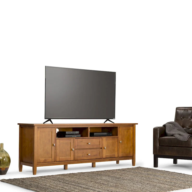 Meuble TV WYNDENHALL Norfolk en bois massif, 183 cm de large, pour téléviseurs jusqu'à 203 cm (80 pouces) - Dimensions : 183 cm (L) x 44,5 cm (P) x 66 cm (H)