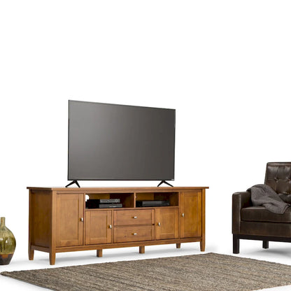 Meuble TV WYNDENHALL Norfolk en bois massif, 183 cm de large, pour téléviseurs jusqu'à 203 cm (80 pouces) - Dimensions : 183 cm (L) x 44,5 cm (P) x 66 cm (H)