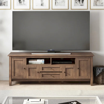 Meuble TV WYNDENHALL Norfolk en bois massif, 183 cm de large, pour téléviseurs jusqu'à 203 cm (80 pouces) - Dimensions : 183 cm (L) x 44,5 cm (P) x 66 cm (H)