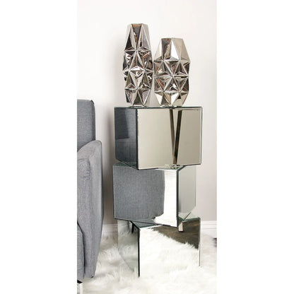 Table d'appoint sur pied en verre miroir argenté - Roche River Decor - 30,5 cm (L) x 38 cm (l) x 76 cm (H)