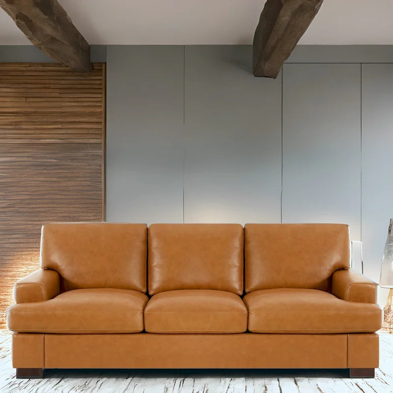 Canapé 3 places haut de gamme en cuir véritable, avec assise profonde et moelleuse et coussins en plumes d'oie pour un confort optimal.