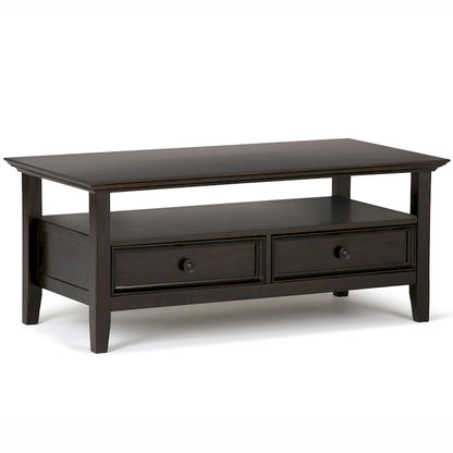 Table basse rectangulaire de style transitionnel WYNDENHALL Halifax en bois massif, 112 cm de large, couleur brun hickory.