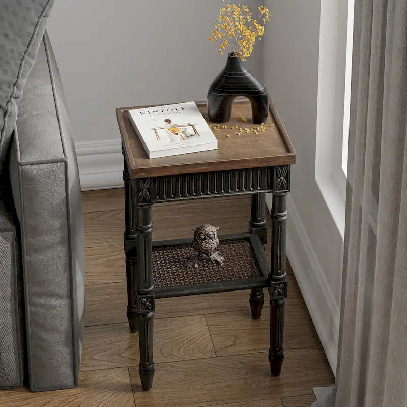 Table d'appoint COZAYH style campagne française patinée, plateau couleur expresso et étagère en osier tressé, décor bohème, rustique et champêtre