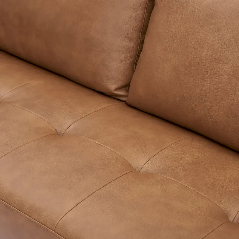 Fauteuil en cuir de vachette haut de gamme avec coussins haute densité et grand espace d'assise