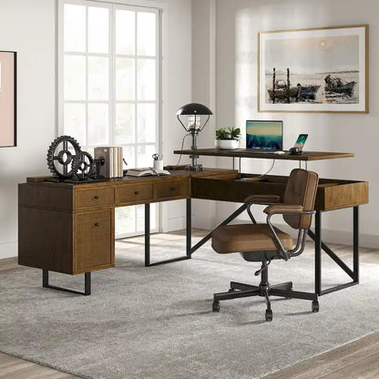 Bureau de direction industriel Alfons en forme de L avec plateau relevable en rotin, tiroirs et prises intégrées, par HULALA HOME
