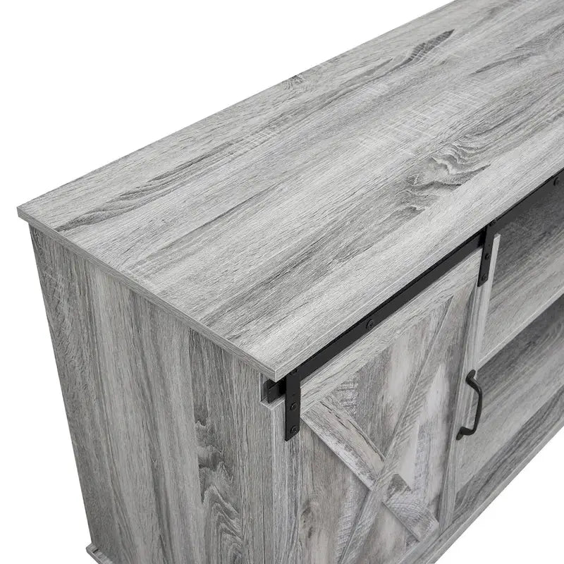 Meuble TV rustique en bois de style ferme, 60 pouces, avec console de rangement et portes coulissantes de style grange.