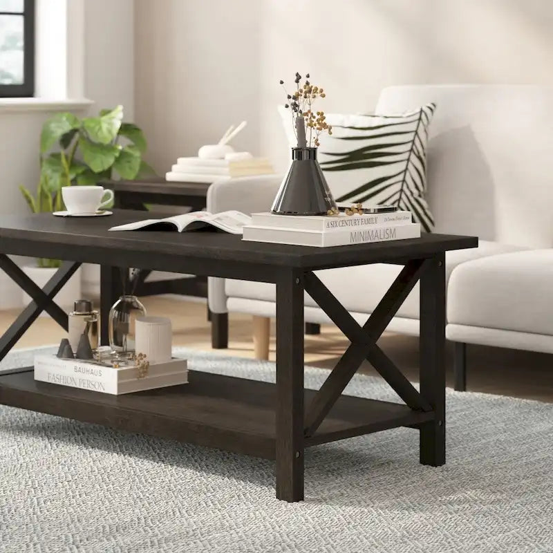 Table basse classique de style campagnard en bois massif