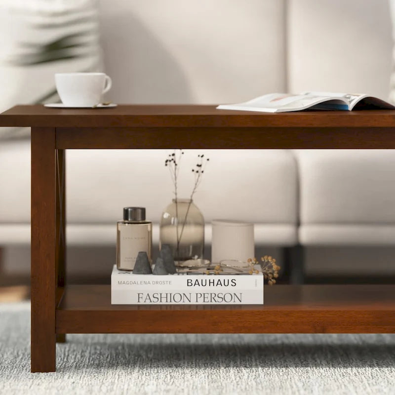 Table basse classique de style campagnard en bois massif