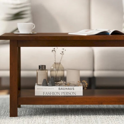 Table basse classique de style campagnard en bois massif