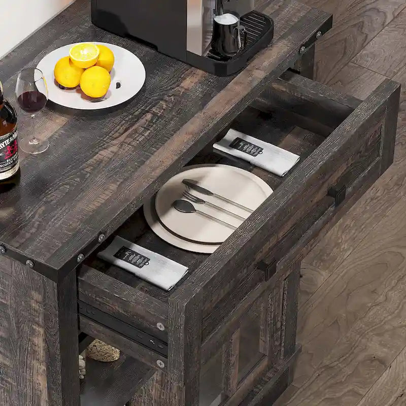 Meuble bar à café Moasis Farmhouse avec porte coulissante de style grange et porte-verres à vin