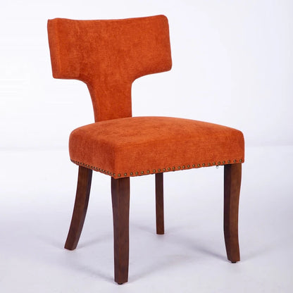 Ensemble de 2 chaises de salle à manger, assise rembourrée en lin, dossier incurvé orné de clous en cuivre, structure en bois massif.