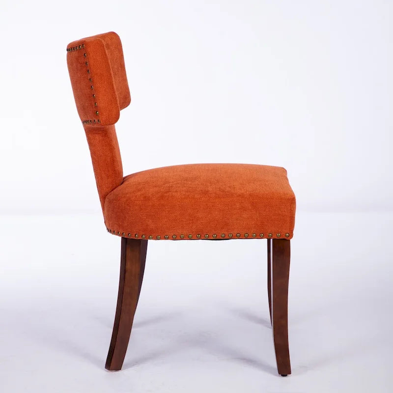 Ensemble de 2 chaises de salle à manger, assise rembourrée en lin, dossier incurvé orné de clous en cuivre, structure en bois massif.