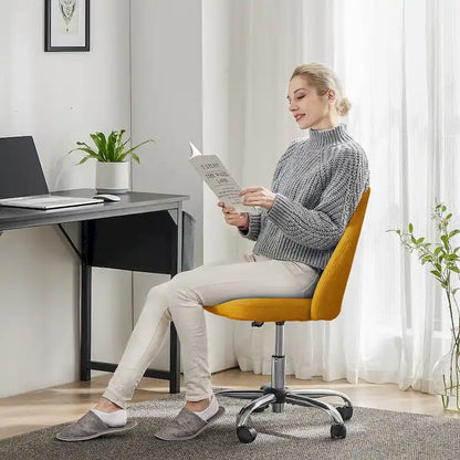 Chaise de bureau sans accoudoirs avec roulettes, pivotante et réglable, idéale pour les petits espaces.